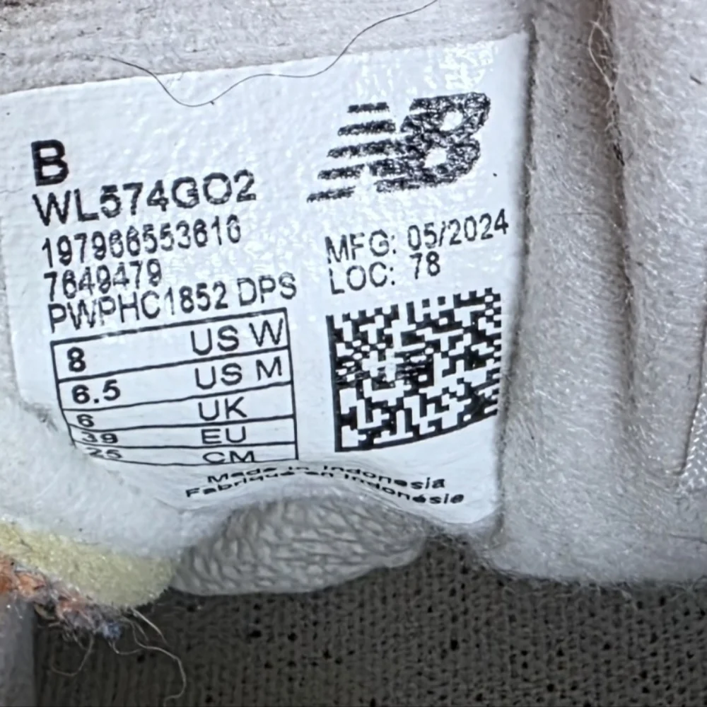 WomensNew Balance Orange Sneakers, Size 8 - Picture 3 of 5